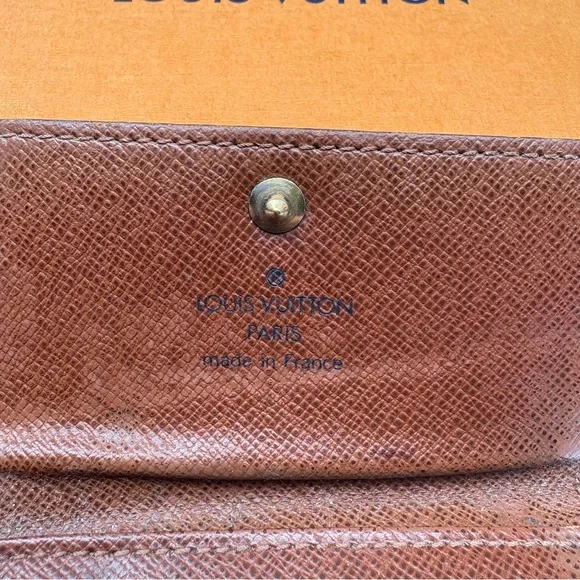 Louis Vuitton Monogram 6-key Key Holder (has wear) + LV box BOTH AUTHENTIC - Picture 6 of 9